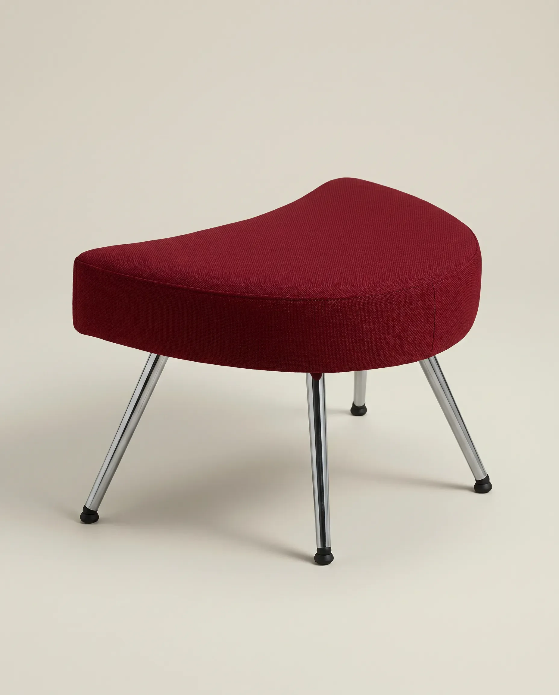 Milo Footrest in metal